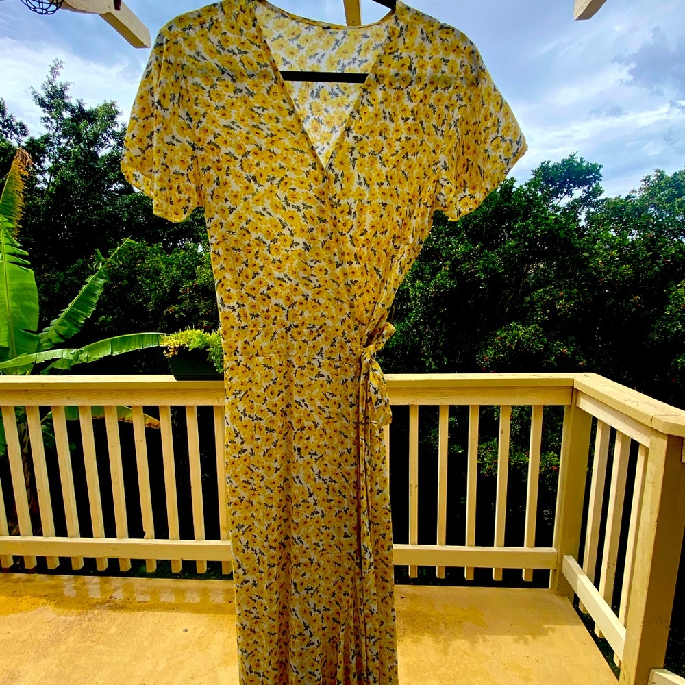 Simple yellow floral wrap dress size large